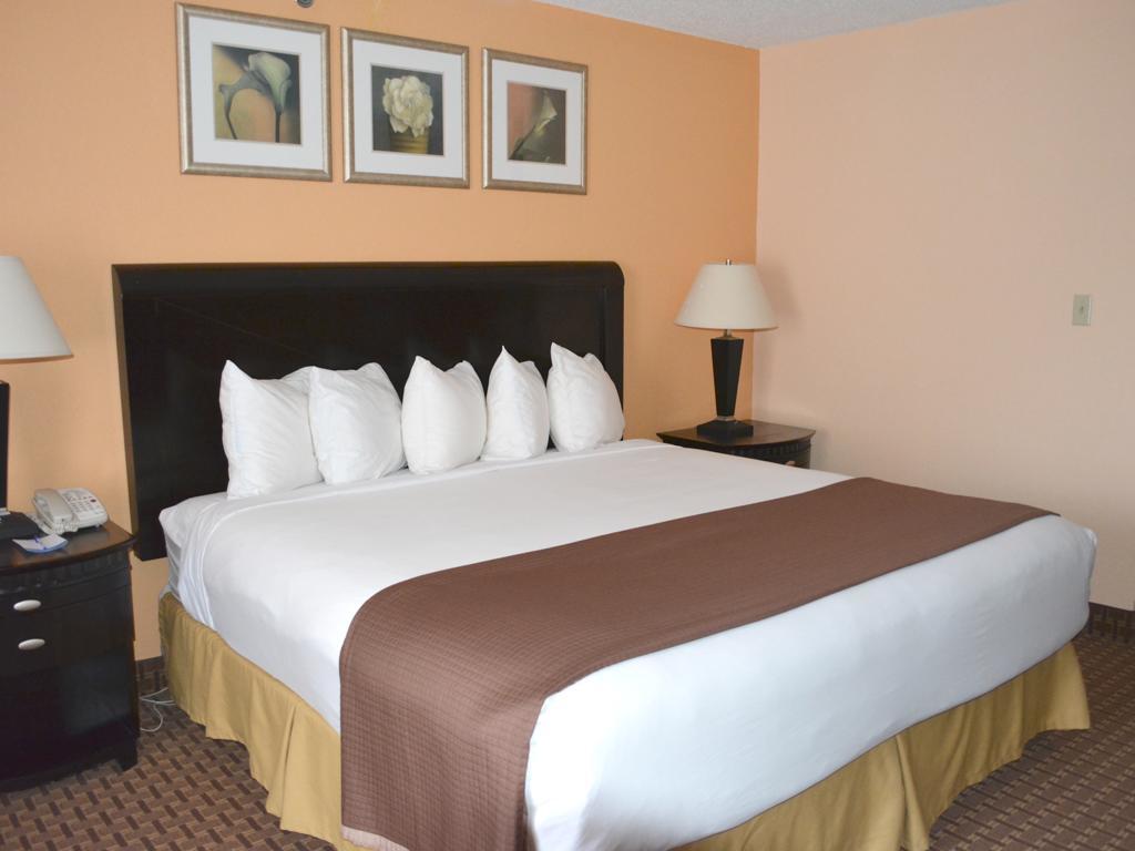 Baymont By Wyndham East Windsor Bradley Airport Hotel Exterior foto