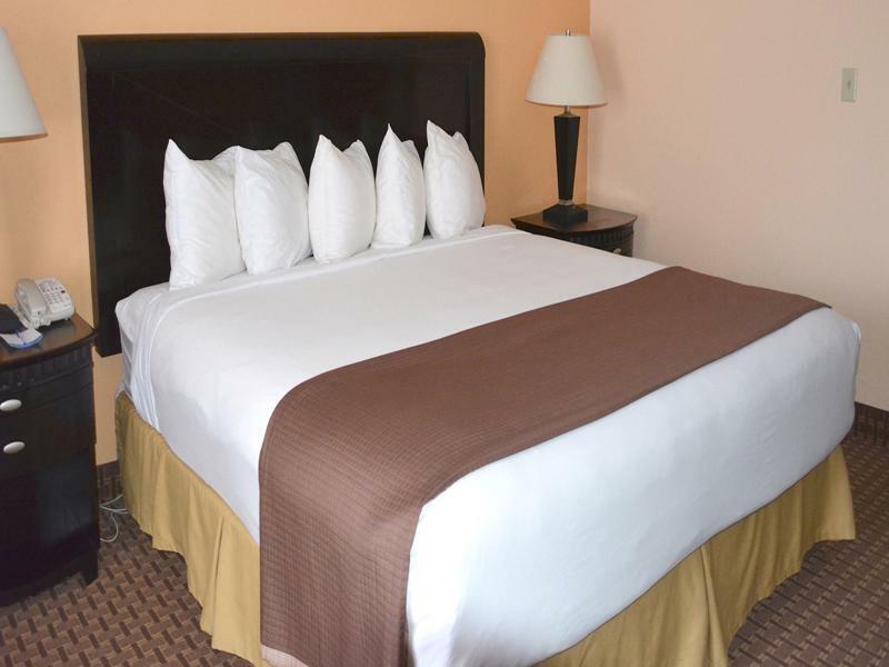 Baymont By Wyndham East Windsor Bradley Airport Hotel Exterior foto